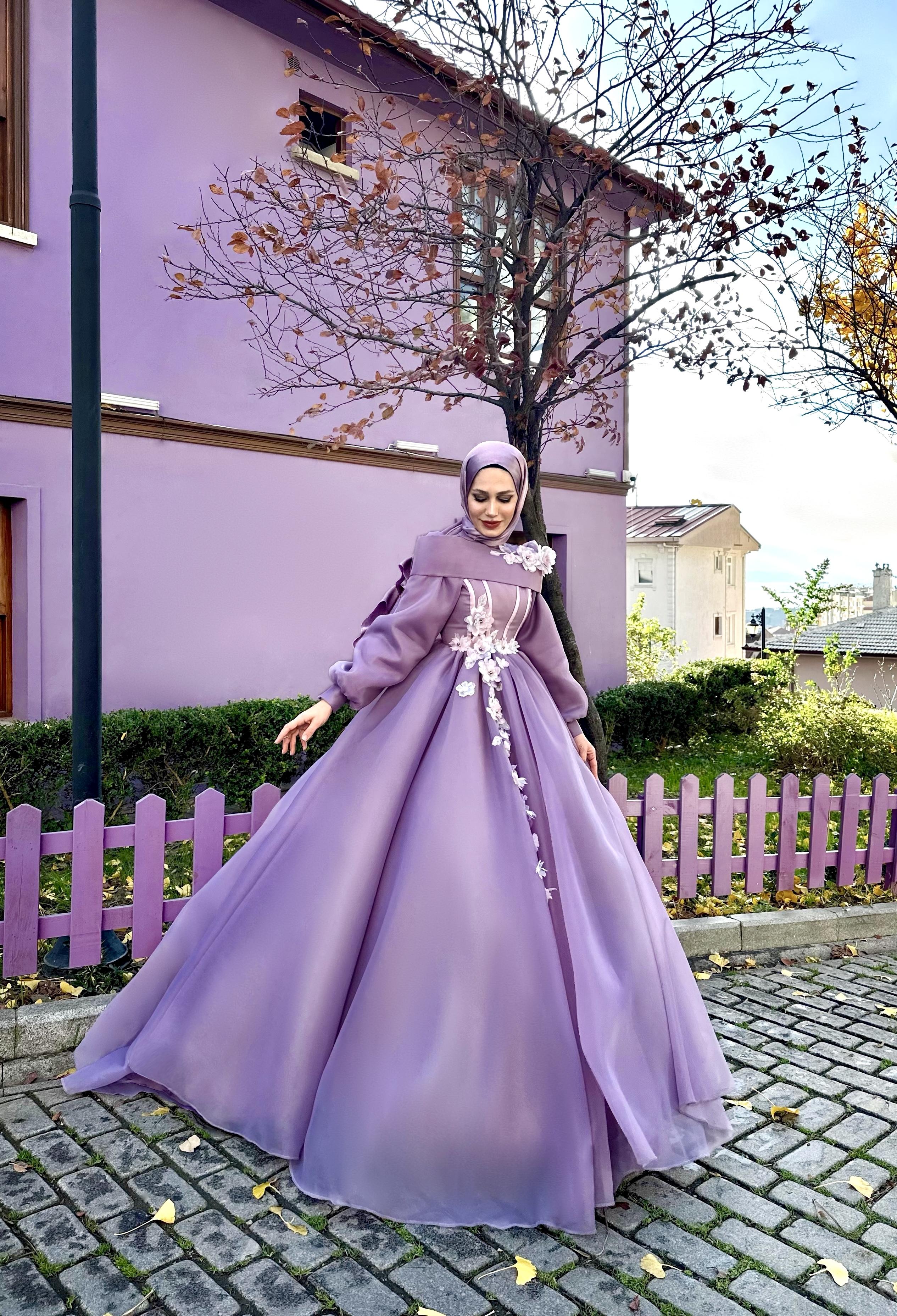 Leylak çiçekli elbise